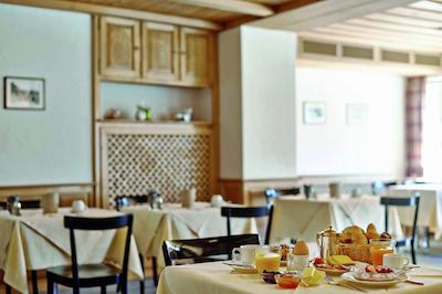 سُرل هتل اسُرا