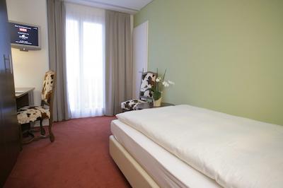 سُرل هتل اسُرا