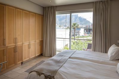 واترفرنت ویلیج