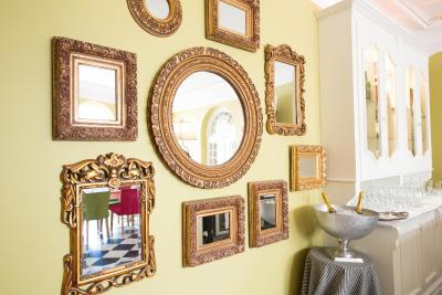 د اندرز بوتیک هتل