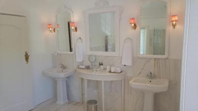 د اندرز بوتیک هتل