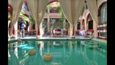 ریاد دار انیکا