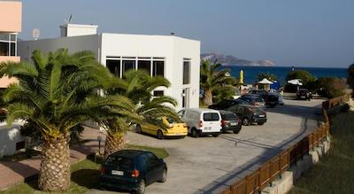 اکتی کرالی هتل