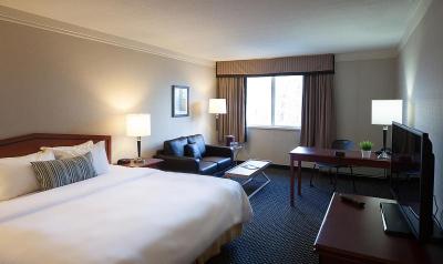 ترنتو دن والی هتل اند سویتز