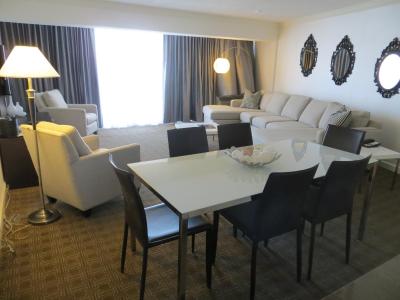 ترنتو دن والی هتل اند سویتز