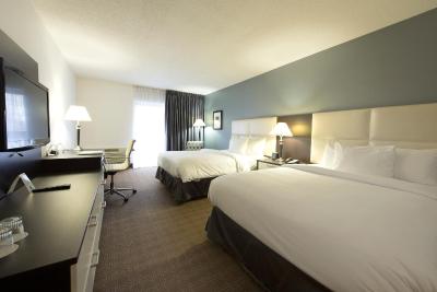 ترنتو دن والی هتل اند سویتز