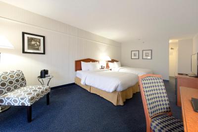 ترنتو دن والی هتل اند سویتز