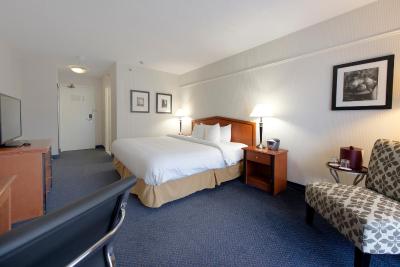 ترنتو دن والی هتل اند سویتز