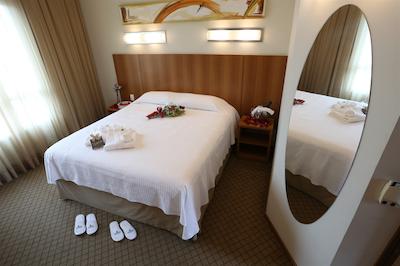 بوربن جوینویل بوسینز