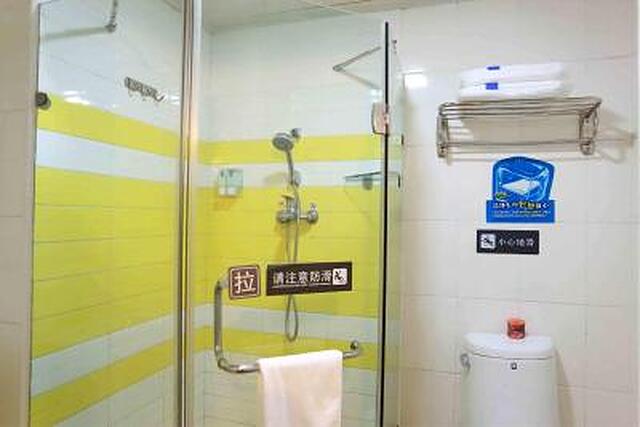 7دیز این شانگهای اکسپو ساوت یانگاو رود سابوی استیشن