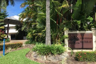 پرت دوگلاز رتریت