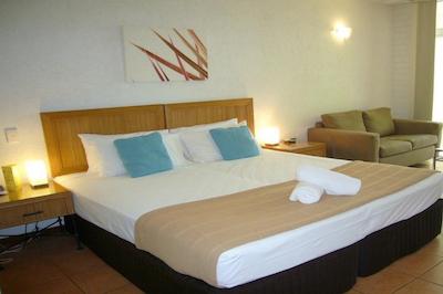 پرت دوگلاز رتریت