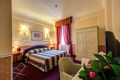 انتیکو پالازو رسپیگلیسی