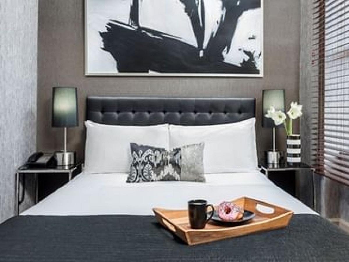Park West Hotel