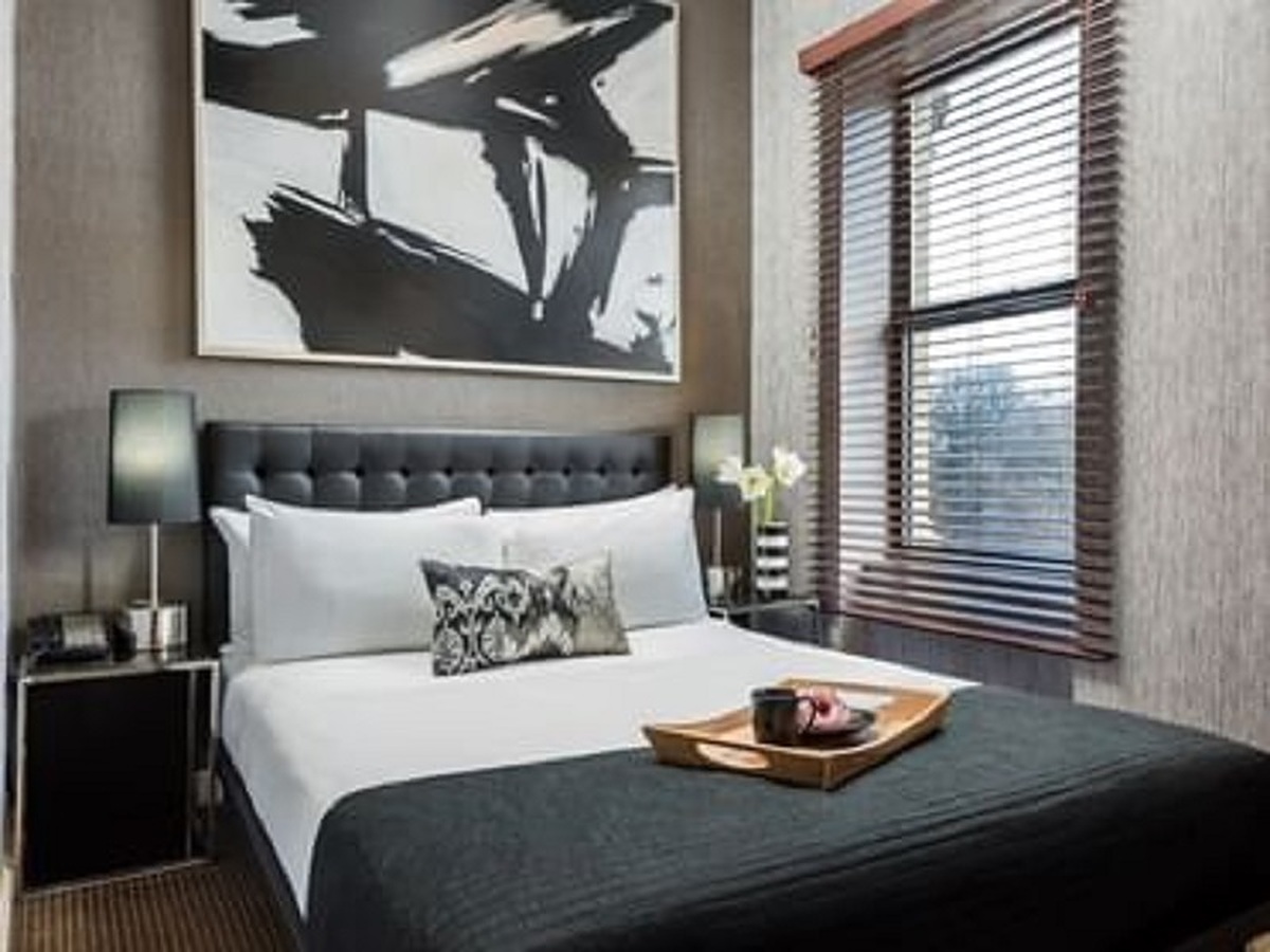 Park West Hotel
