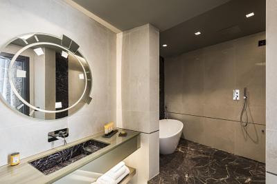 د پاندئون ایکنیک رم هتل اوتگراف کالکشن