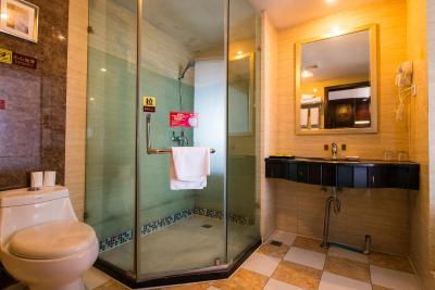 وینا 3 بست هتل شانگهای اکسپو سانلین