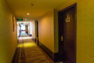 وینا 3 بست هتل شانگهای اکسپو سانلین