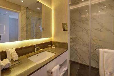 لانکاستر ادن ب