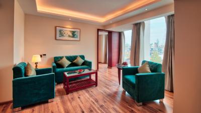 گلدن تولیپ اسنشیال جیپور