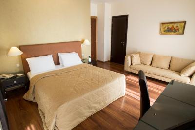 د تباکسو هتل