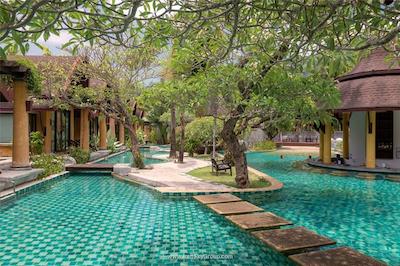 فرانت ویلیج اند د ویلیج ریزورت اند سپا