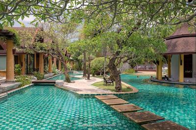 فرانت ویلیج اند د ویلیج ریزورت اند سپا