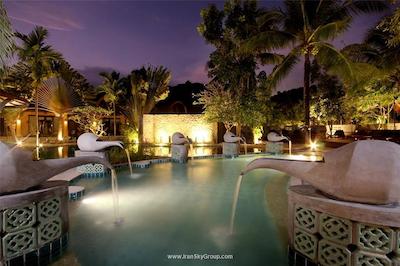 فرانت ویلیج اند د ویلیج ریزورت اند سپا