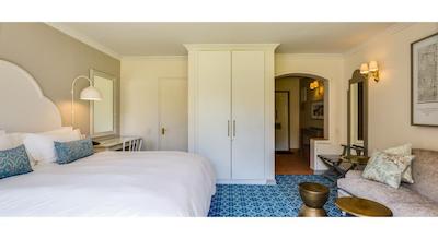 پرتیا هتل کاپ تون موبر