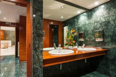 اورستارز تسانا