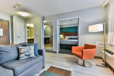 رادیسن سویت ترنتو آیرپرت