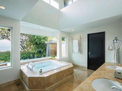 پولمن پوکت پانوا بیچ ریزورت