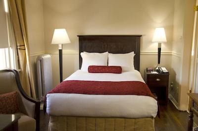 د پلازا هتل