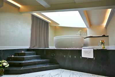 د مون بوتیک هتل