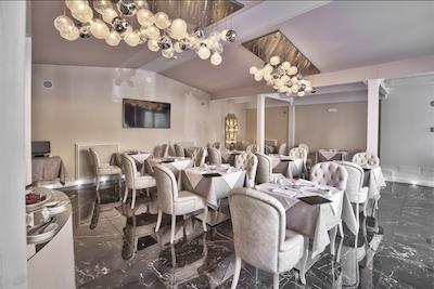 د مون بوتیک هتل