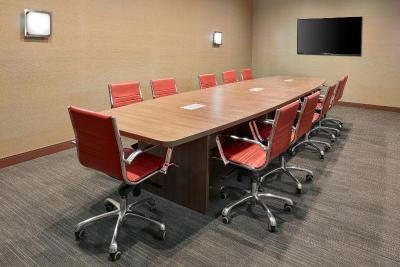 فور پوینتز بای شراتون ادمنتون وست