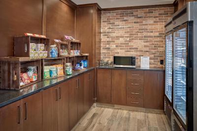 فور پوینتز بای شراتون ادمنتون وست