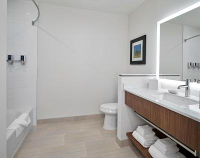 فور پوینتز بای شراتون ادمنتون وست