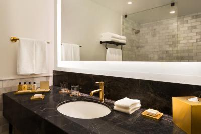 اکسچانج هتل وانکوور