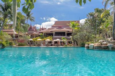 تاورن بیچ ویلیج ریزورت اند اسپا پاکت