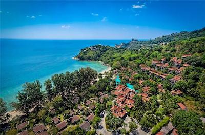 تاورن بیچ ویلیج ریزورت اند اسپا پاکت