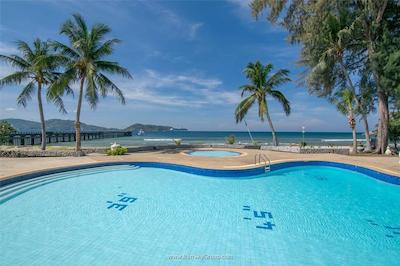 تاورن بیچ ویلیج ریزورت اند اسپا پاکت