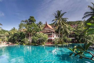 تاورن بیچ ویلیج ریزورت اند اسپا پاکت