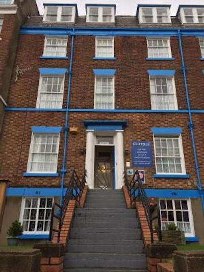 کلیفسید گوست هوس اند اکسپرینس