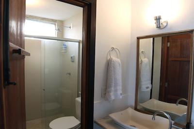 کلیفسید گوست هوس اند اکسپرینس