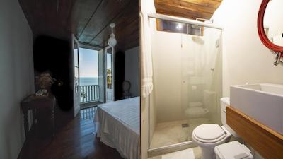 کلیفسید گوست هوس اند اکسپرینس