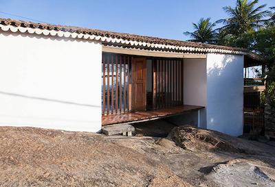 کلیفسید گوست هوس اند اکسپرینس