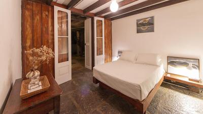 کلیفسید گوست هوس اند اکسپرینس