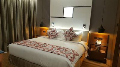 مونپیک هتل اند کنونشن سنتر کلیا