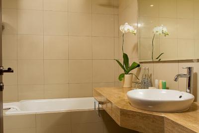 گولدن تولیپ پاسر بار